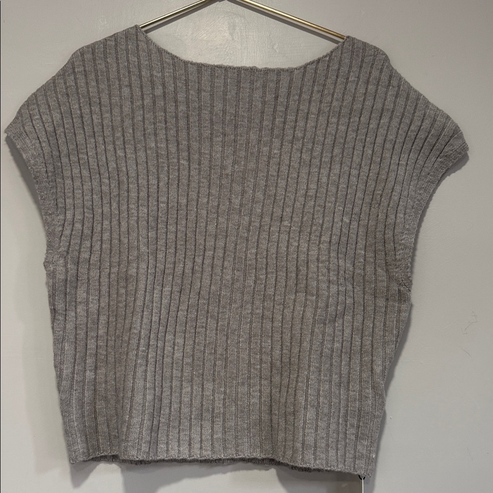 Commense Light Gray Ribbed Off-Shoulder Crop Sweater